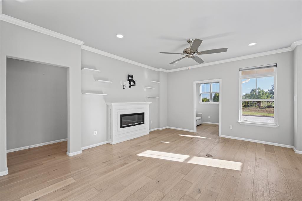 505 Eastpark Lane, Granbury, TX 76049