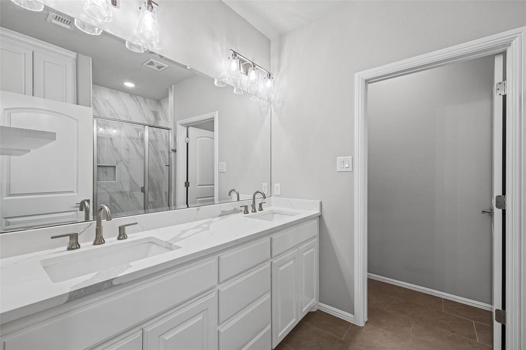 505 Eastpark Lane, Granbury, TX 76049