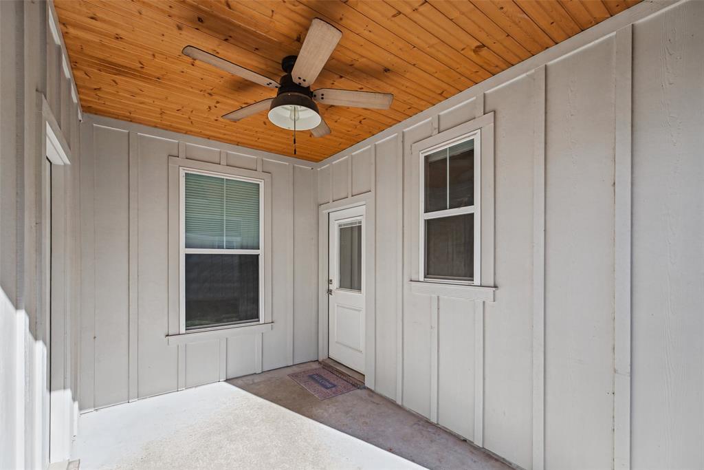 505 Eastpark Lane, Granbury, TX 76049