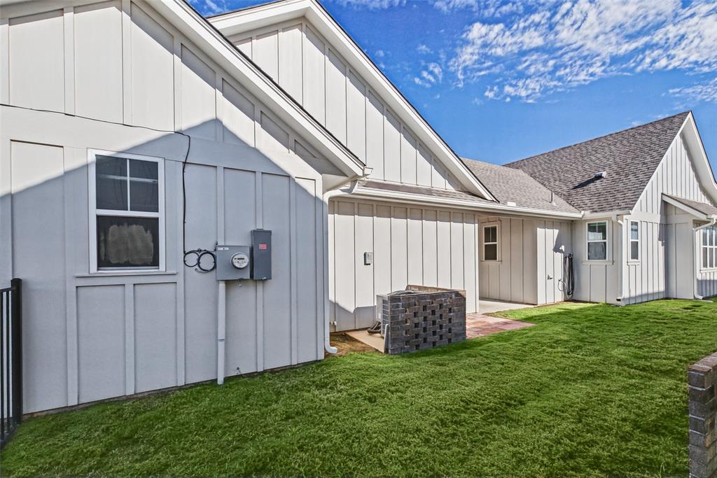 505 Eastpark Lane, Granbury, TX 76049