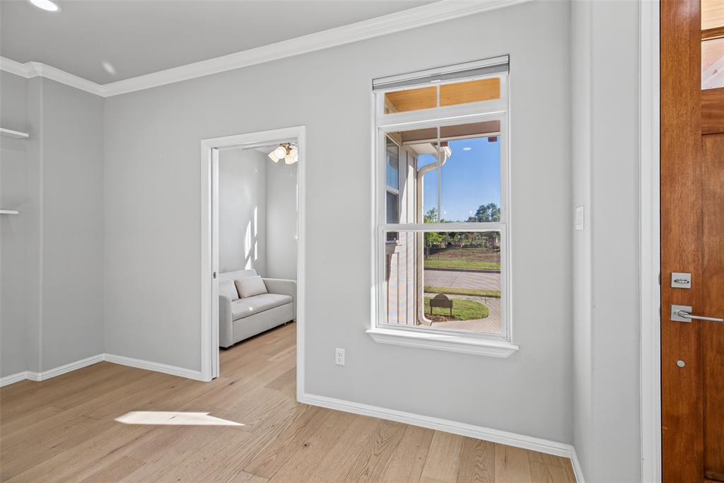 505 Eastpark Lane, Granbury, TX 76049