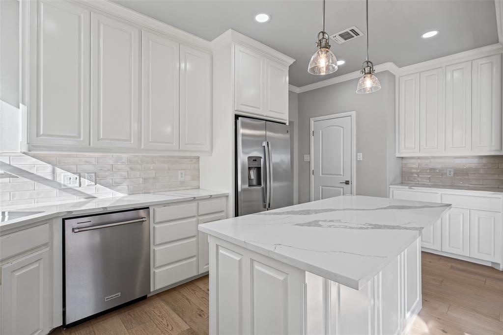 505 Eastpark Lane, Granbury, TX 76049