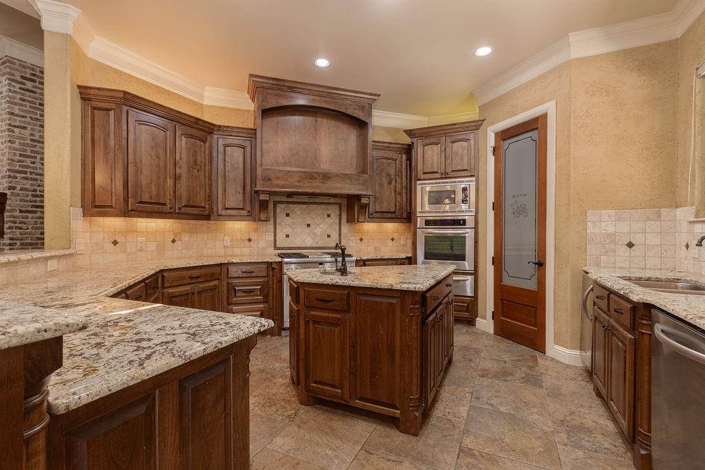 1407 S Houston Street, Kaufman, TX 75142