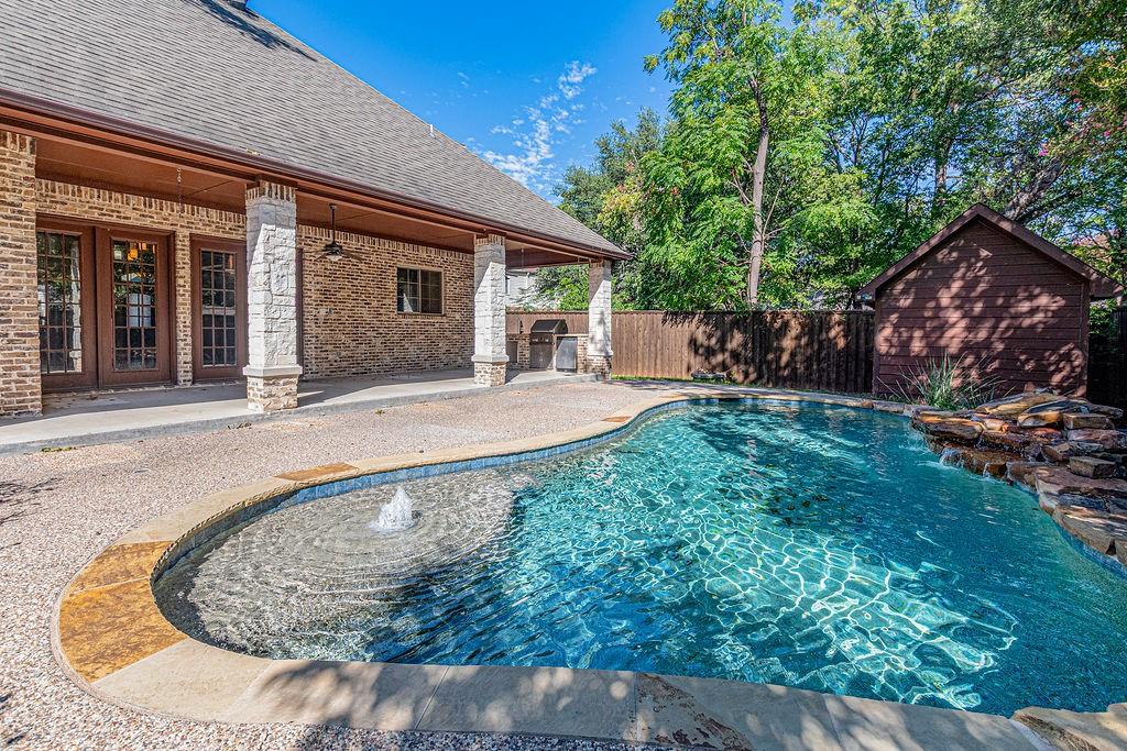 1407 S Houston Street, Kaufman, TX 75142