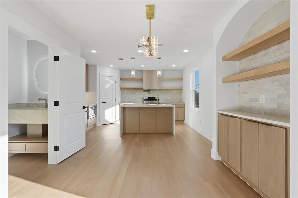 2400 Dyson Street, Dallas, TX 75215