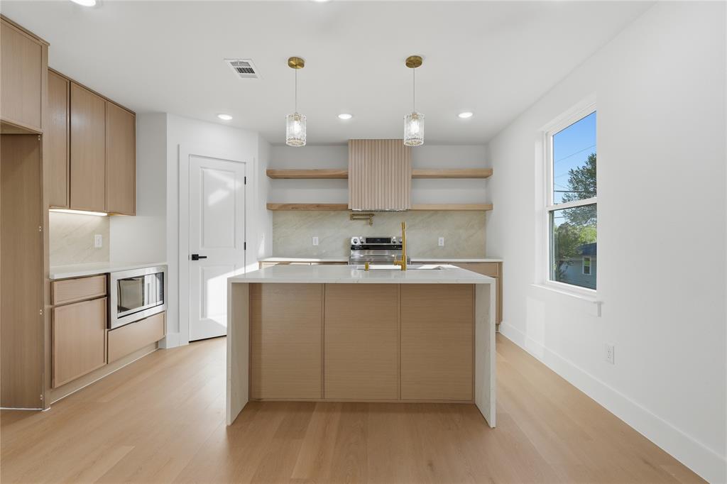 2400 Dyson Street, Dallas, TX 75215