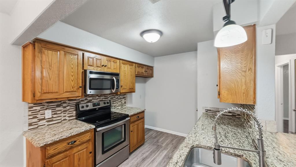 1903 W Spanish Oak Drive, Granbury, TX 76048