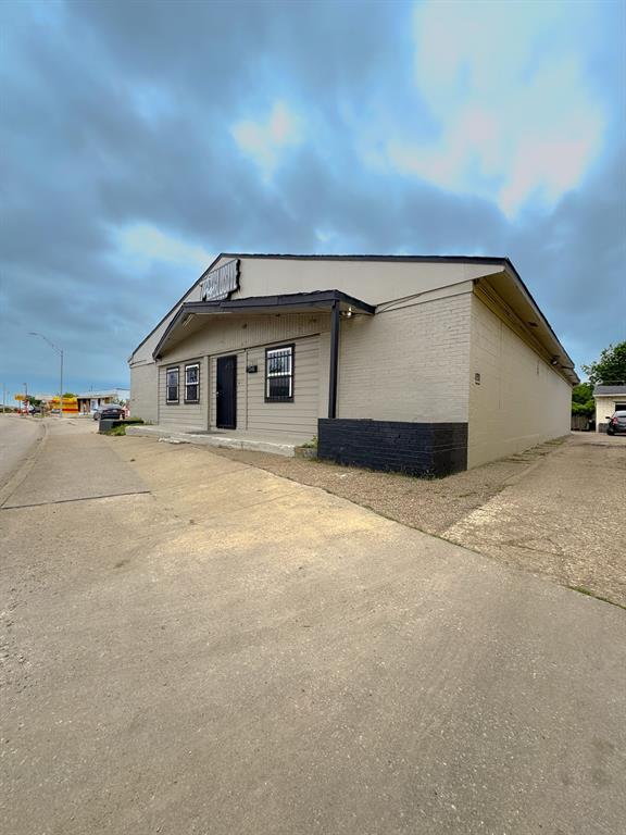 2915 S Lancaster Road, Dallas, TX 75216
