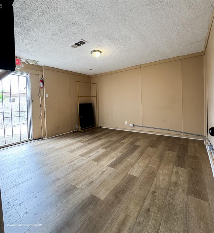 2915 S Lancaster Road, Dallas, TX 75216