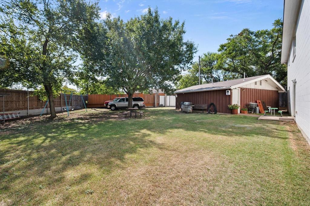2548 Wood Valley Place, Dallas, TX 75211