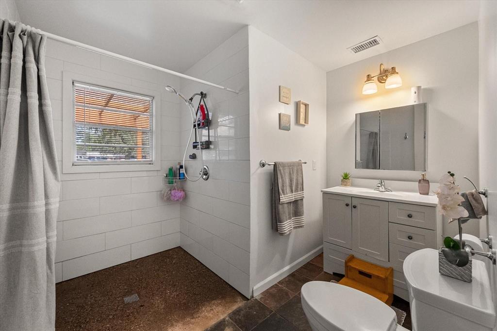 2548 Wood Valley Place, Dallas, TX 75211