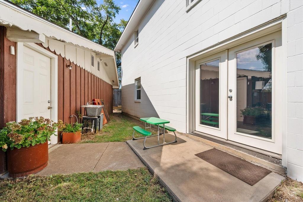 2548 Wood Valley Place, Dallas, TX 75211