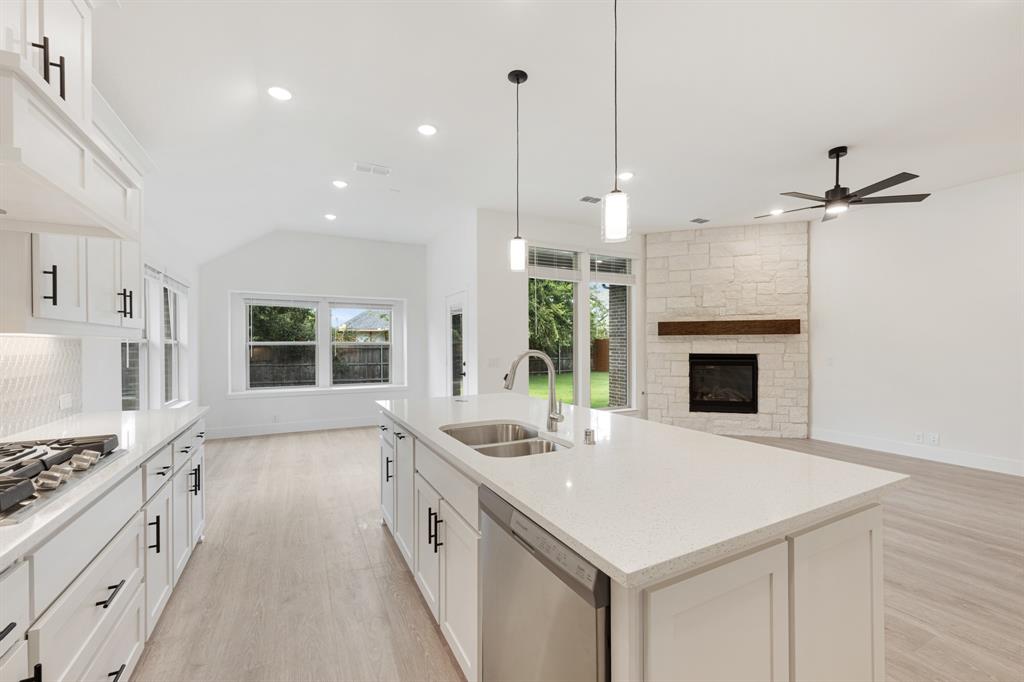 937 Cardinal Drive, Midlothian, TX 76065