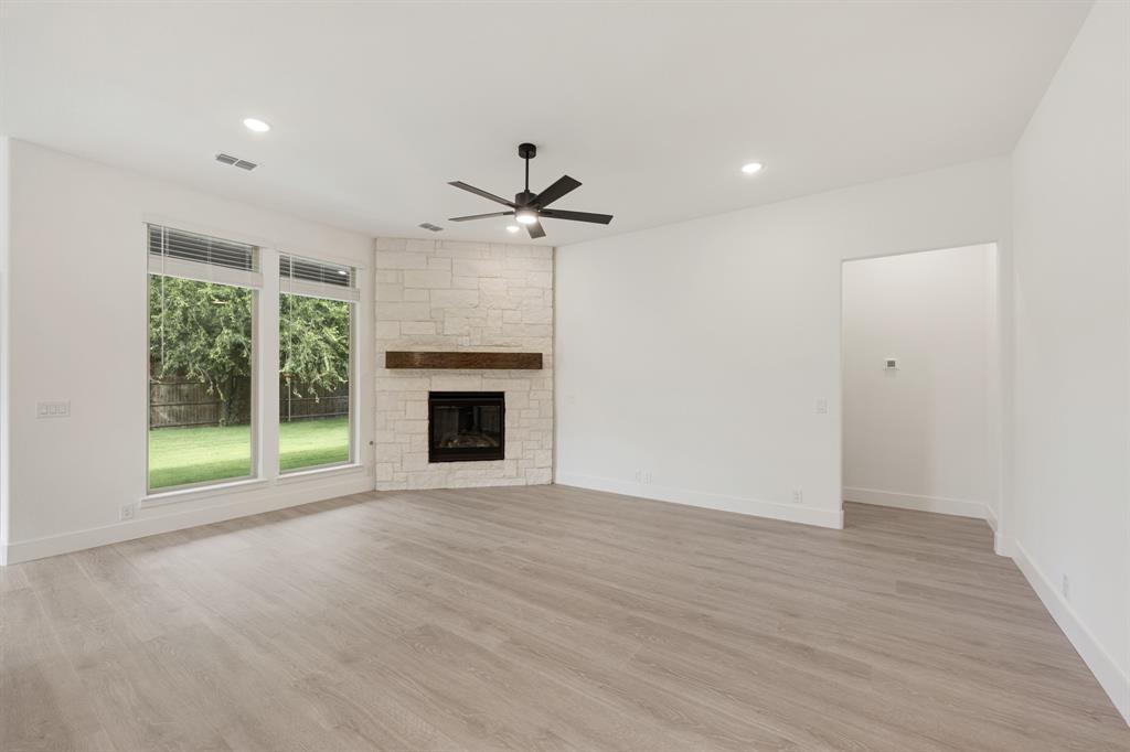 937 Cardinal Drive, Midlothian, TX 76065