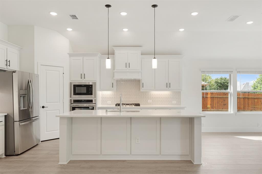 937 Cardinal Drive, Midlothian, TX 76065