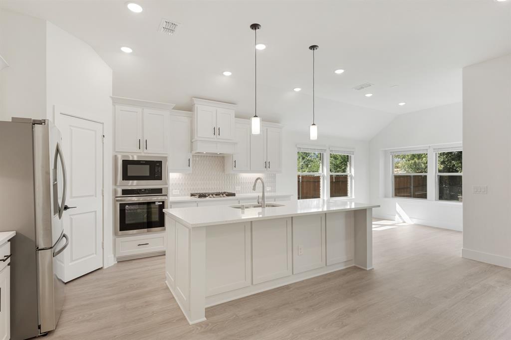 937 Cardinal Drive, Midlothian, TX 76065