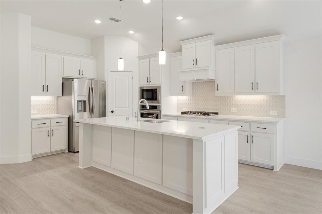 937 Cardinal Drive, Midlothian, TX 76065