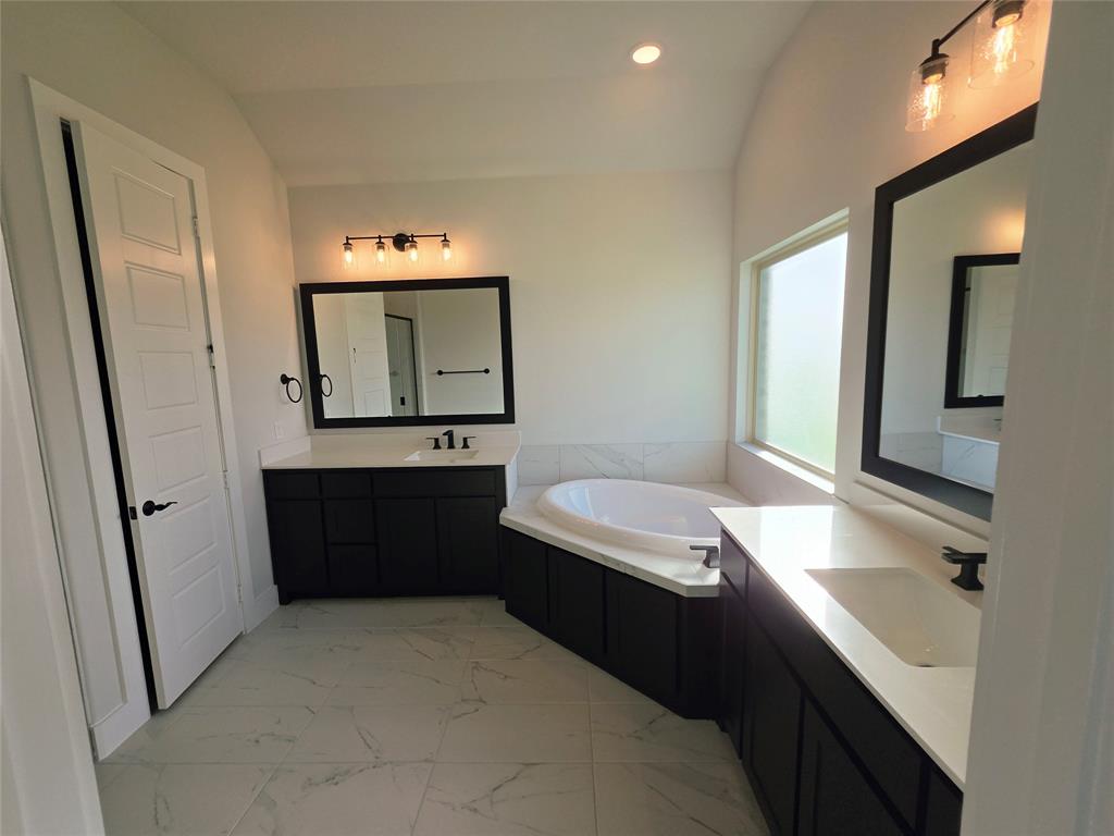 6840 Hayes Road, Midlothian, TX 76065