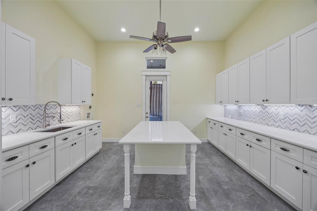 18076 Country Club Drive, Kemp, TX 75143