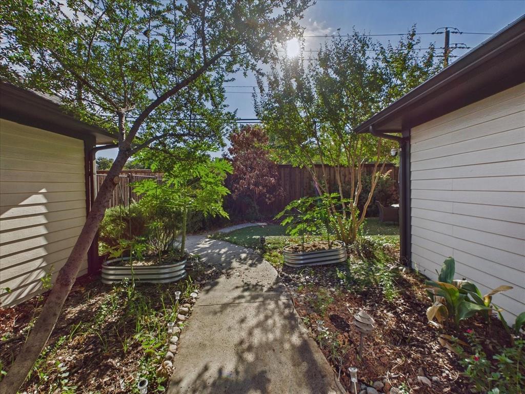 7738 Lemmonwood Drive, Dallas, TX 75231