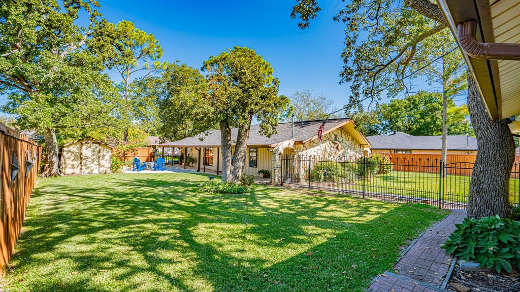 4015 Sioux Court, Granbury, TX 76048