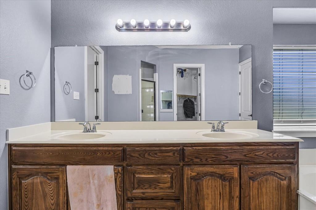 11909 Caddo Creek Drive, Lavon, TX 75166