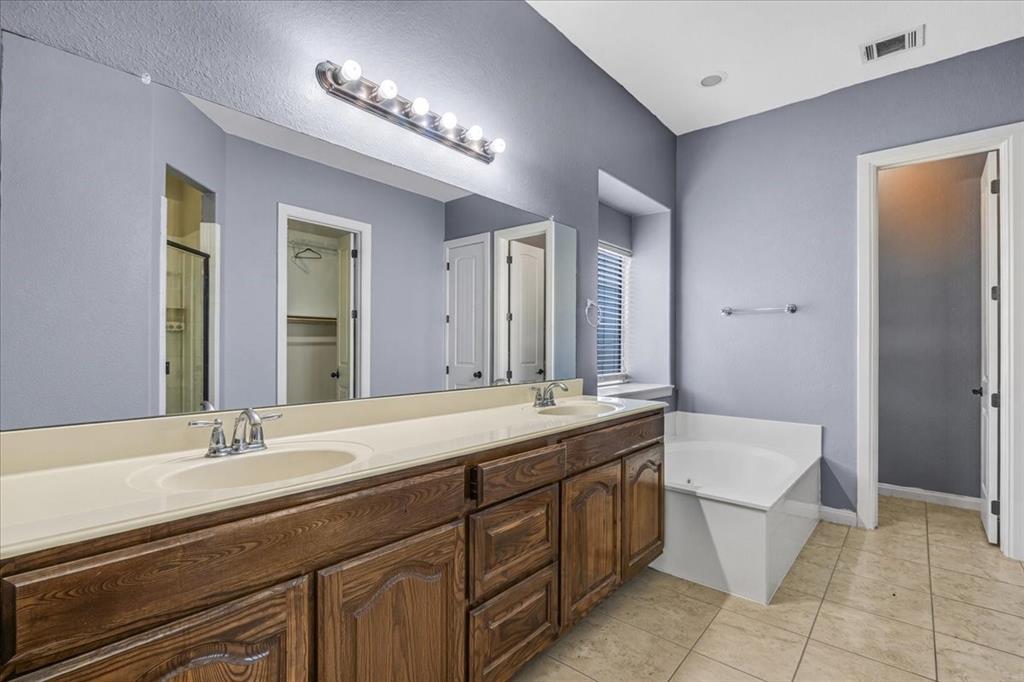 11909 Caddo Creek Drive, Lavon, TX 75166