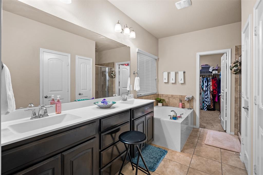 1217 Crest Ridge Drive, Glenn Heights, TX 75154