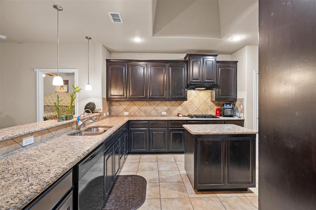1217 Crest Ridge Drive, Glenn Heights, TX 75154