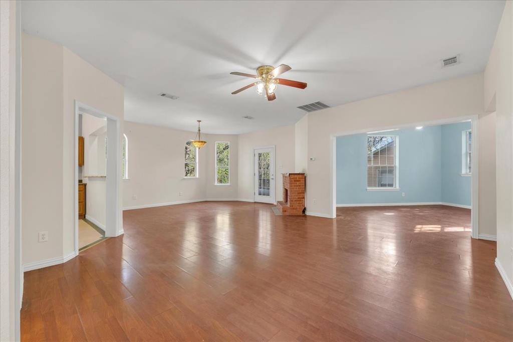 Back unit flex space off main living/entrance.