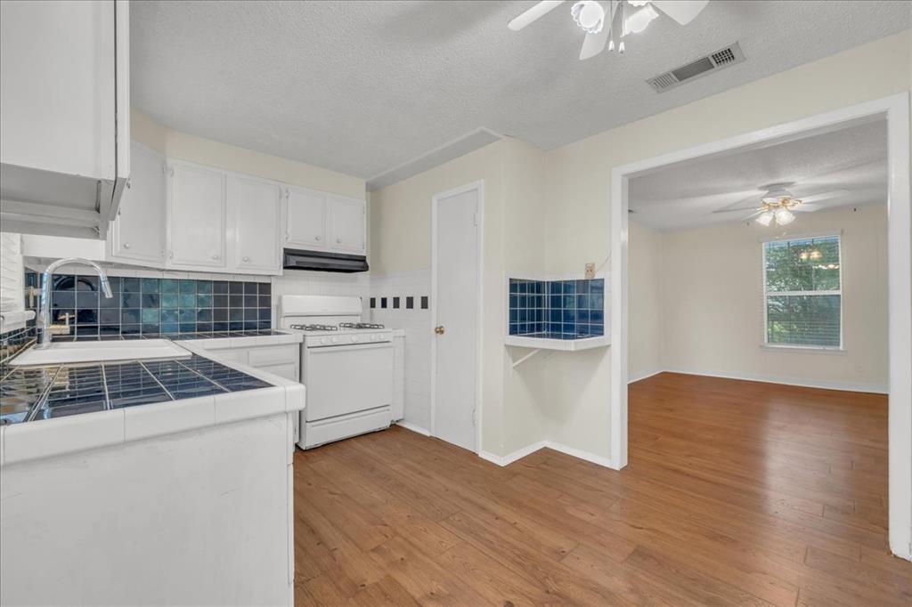 Front unit kitchen with access to the side yard.