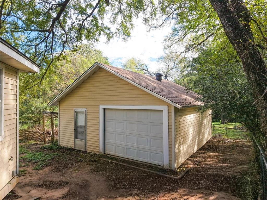 3304 Huron Trail, Lake Worth, TX 76135