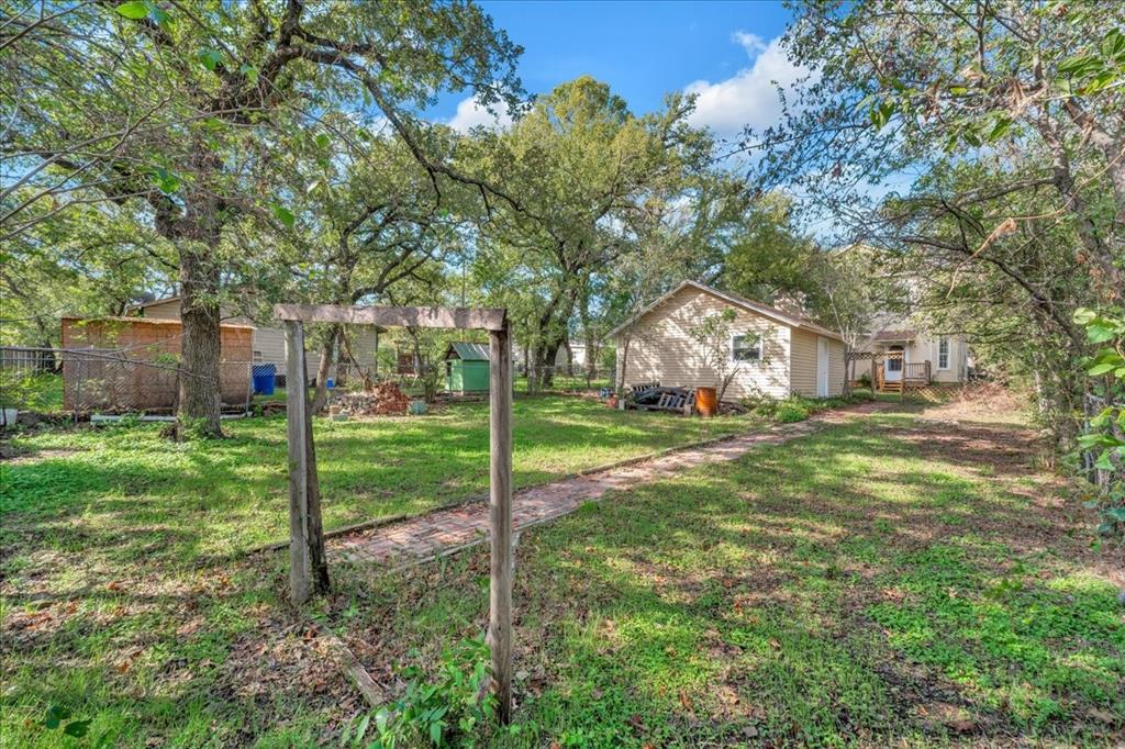 3304 Huron Trail, Lake Worth, TX 76135
