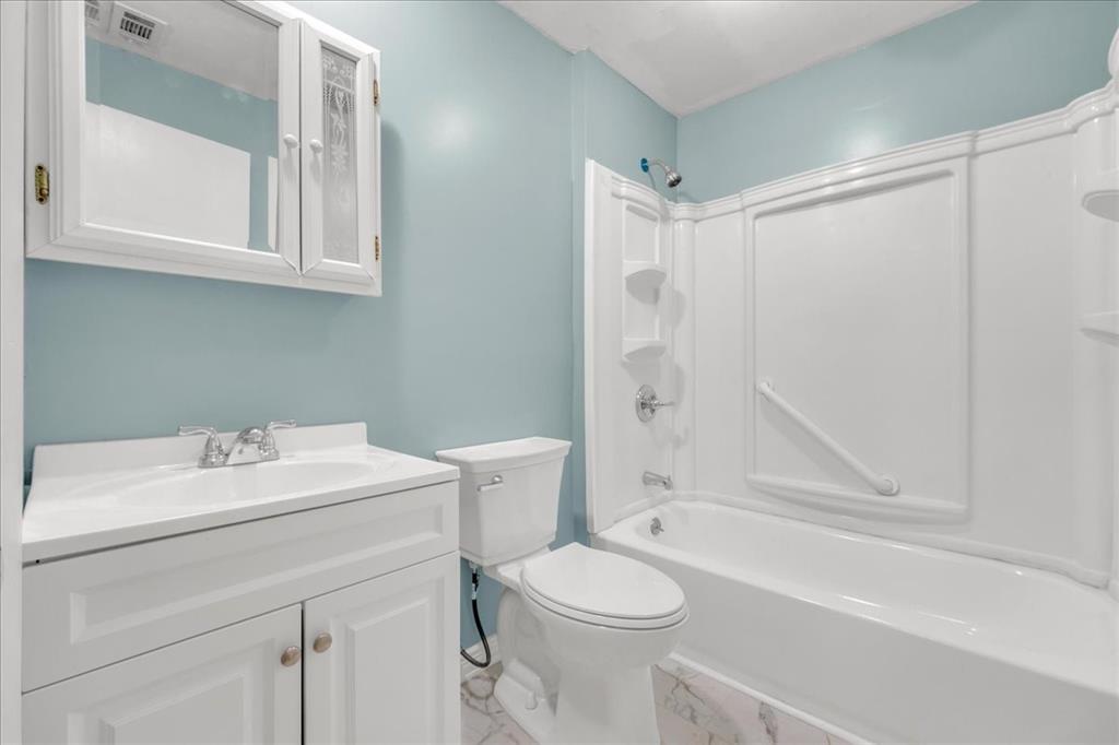 Front unit full bathroom.