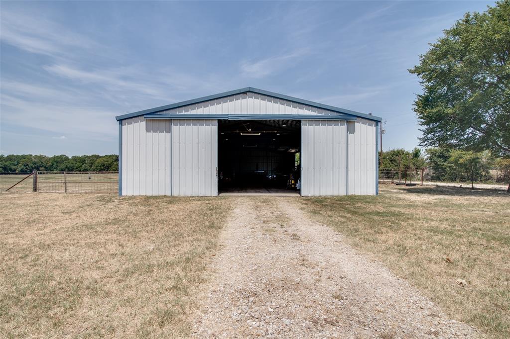Barn/Shop with power