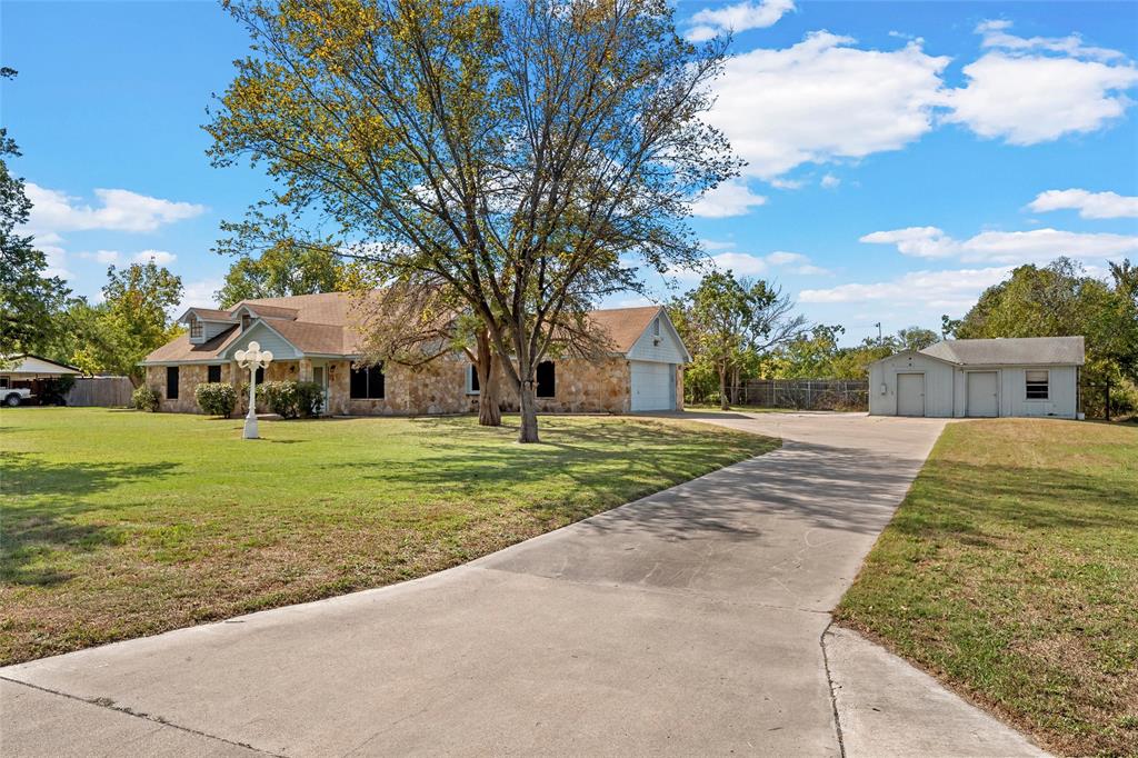 712 Beard Avenue, Robinson, TX 76706