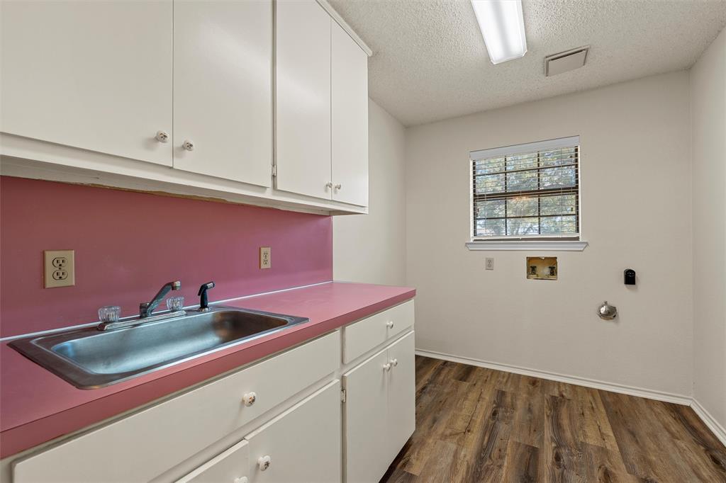 712 Beard Avenue, Robinson, TX 76706