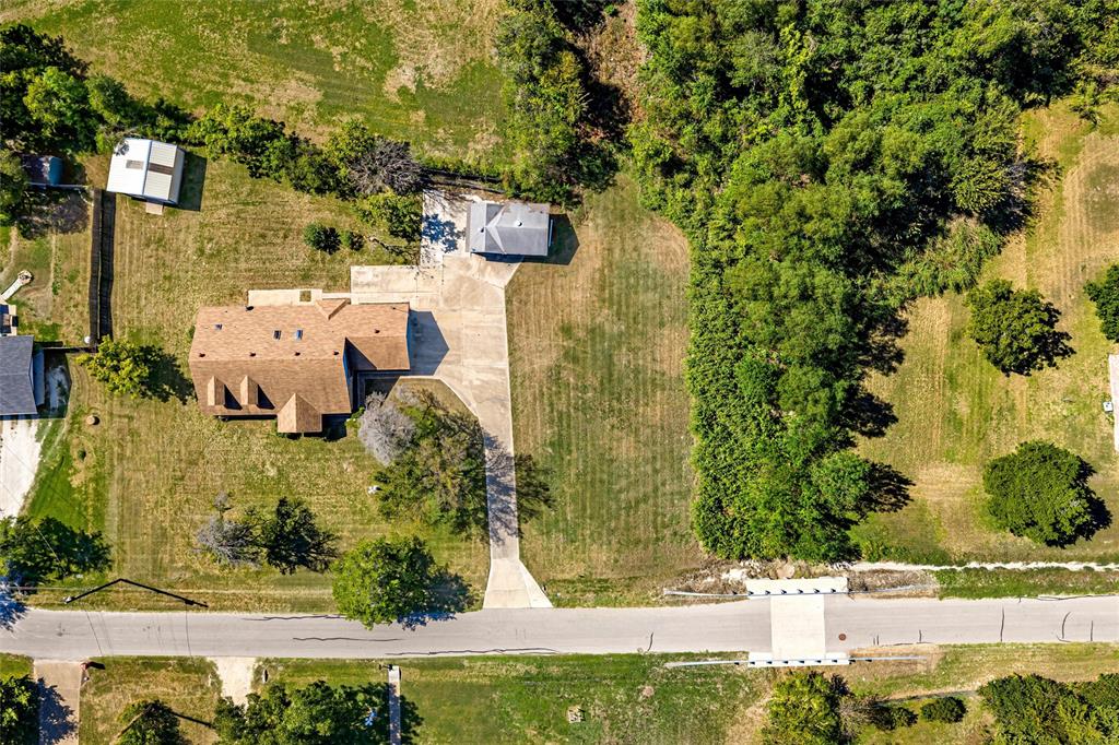712 Beard Avenue, Robinson, TX 76706