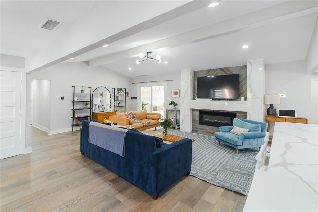 6112 E Lovers Lane, Dallas, TX 75214 6112 E Lovers Lane, Dallas, TX 75214