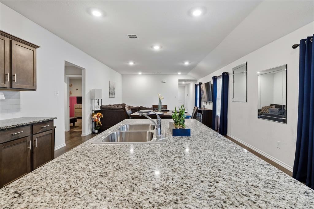 2204 Nightgrove Circle, Crandall, TX 75114