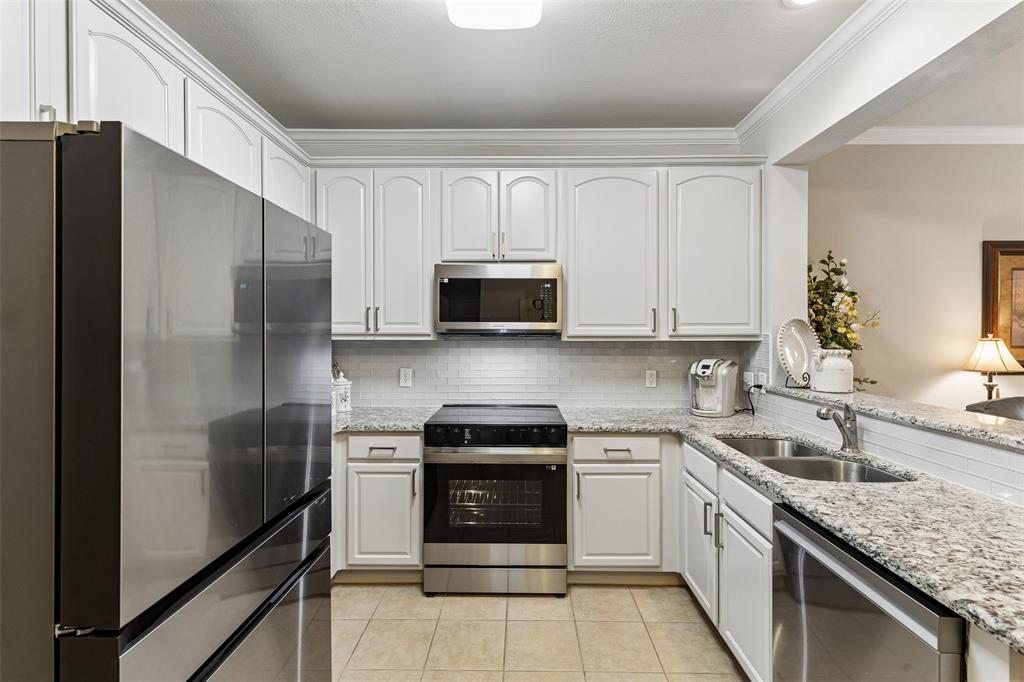 Painted cabinets, granite, stainless steal appliances