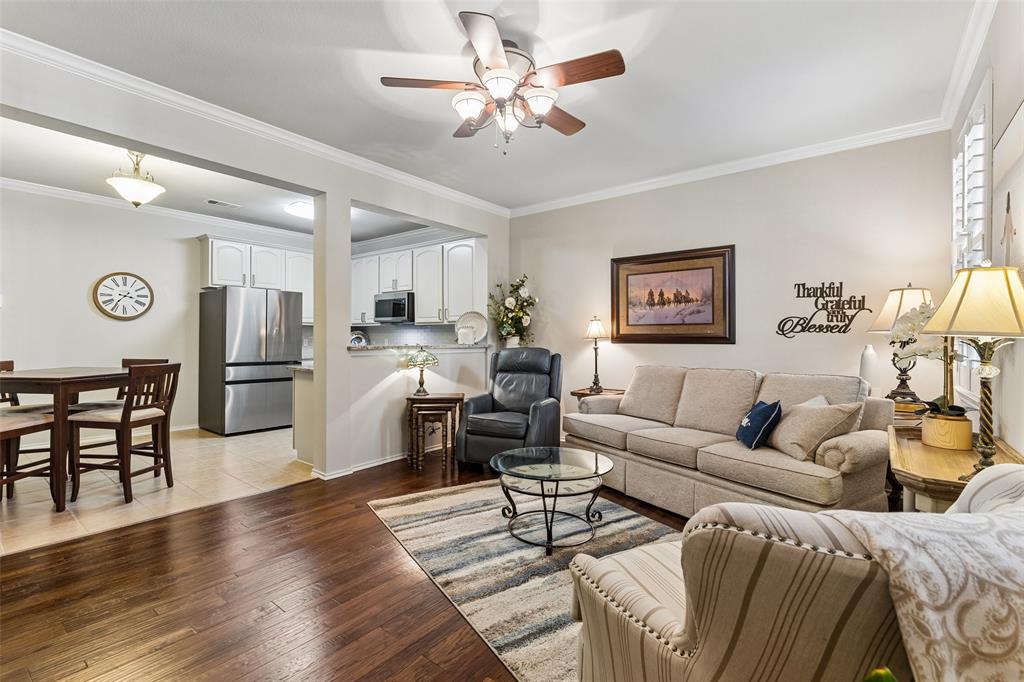 Nice bright open floor plan Nice bright open floor plan
