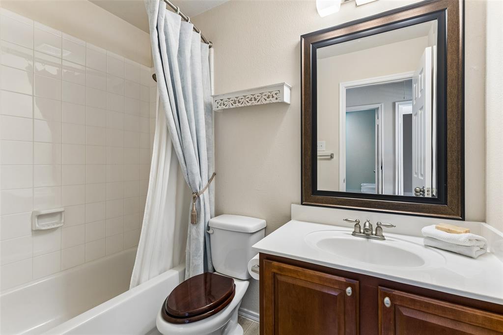 Upstairs guest bathroom