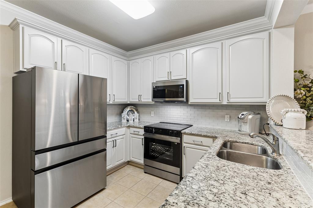 Beautifully updated kitchen. Beautifully updated kitchen.