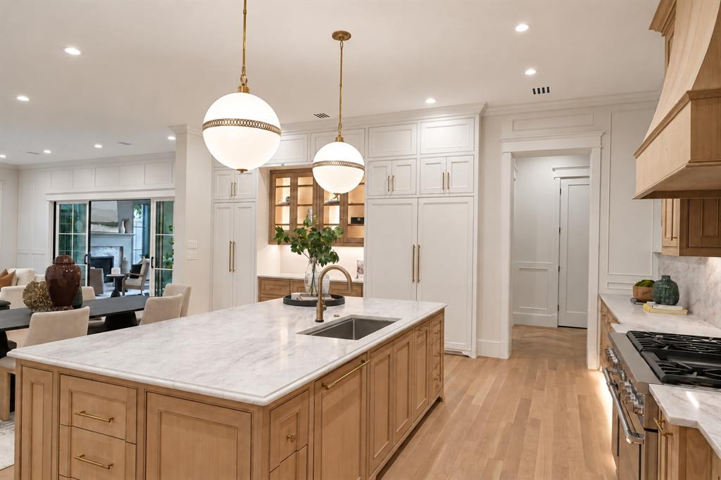 6304 Del Norte Lane, Dallas, TX 75225