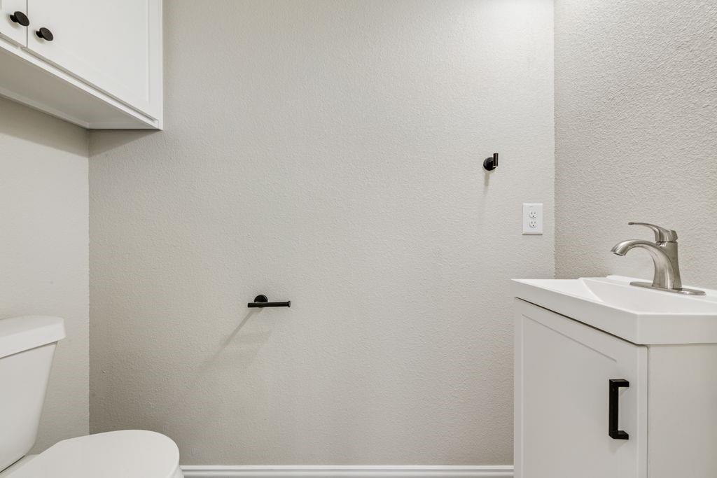 5612 Black Pine Circle, Granbury, TX 76048