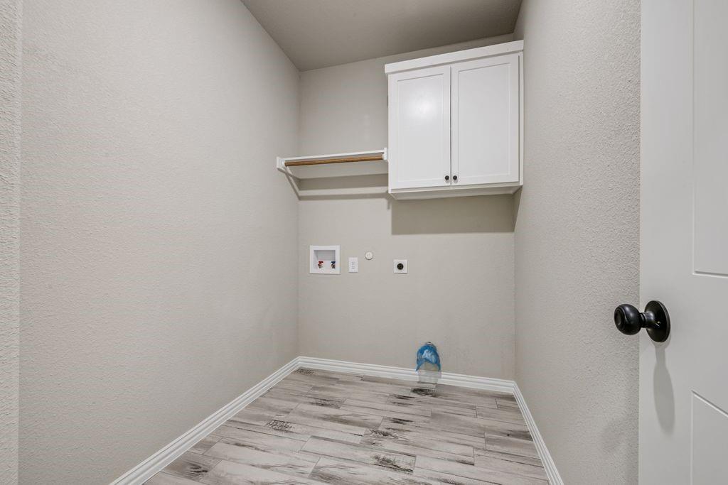 5612 Black Pine Circle, Granbury, TX 76048
