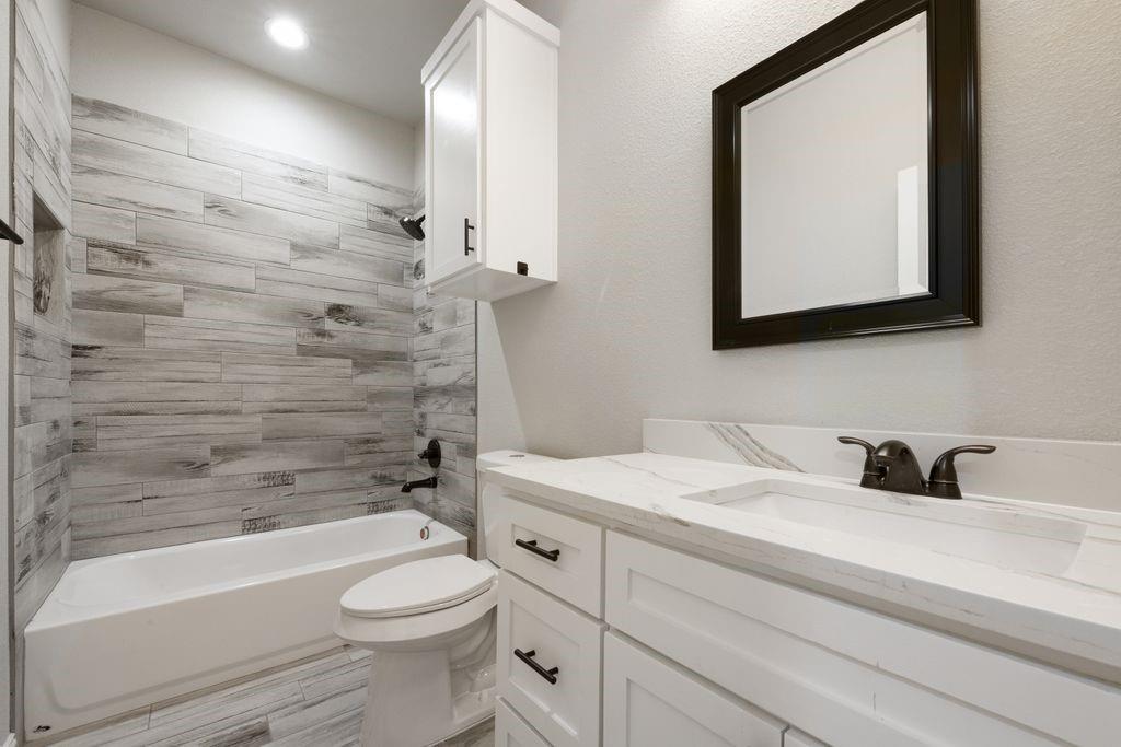 5612 Black Pine Circle, Granbury, TX 76048