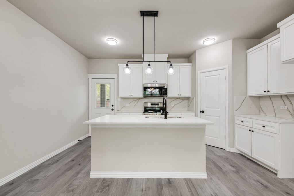 5612 Black Pine Circle, Granbury, TX 76048