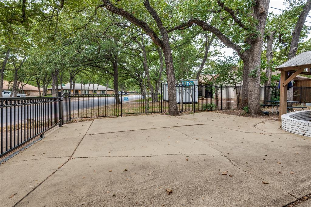 1801 Green Oaks Drive, Irving, TX 75061